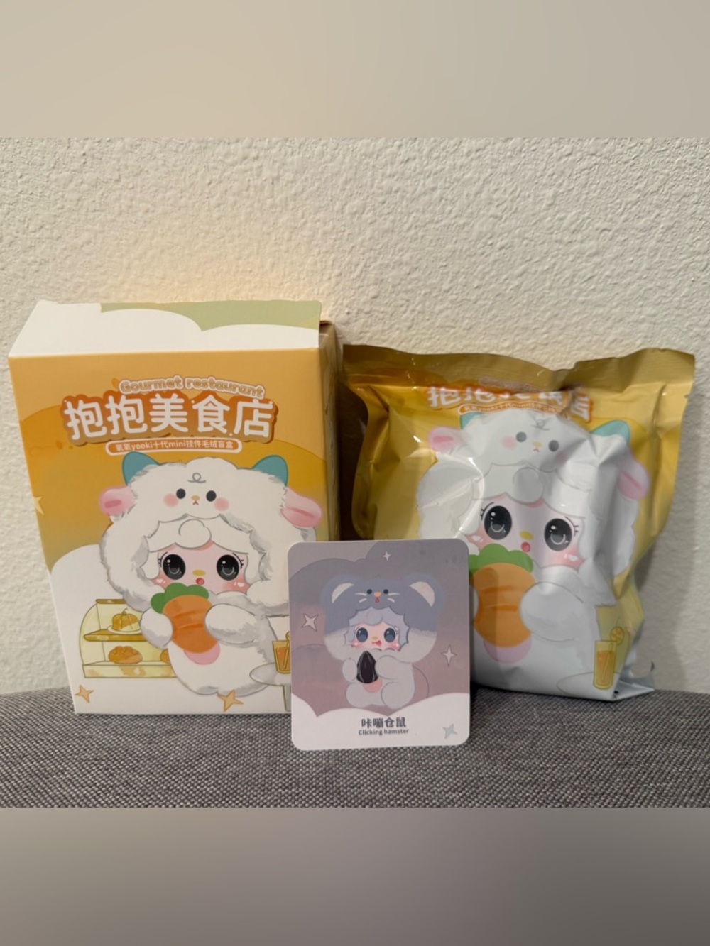 Yooki V10 Hug Gourmet Restaurant Blind Box, Confirmed Clicking Hamster